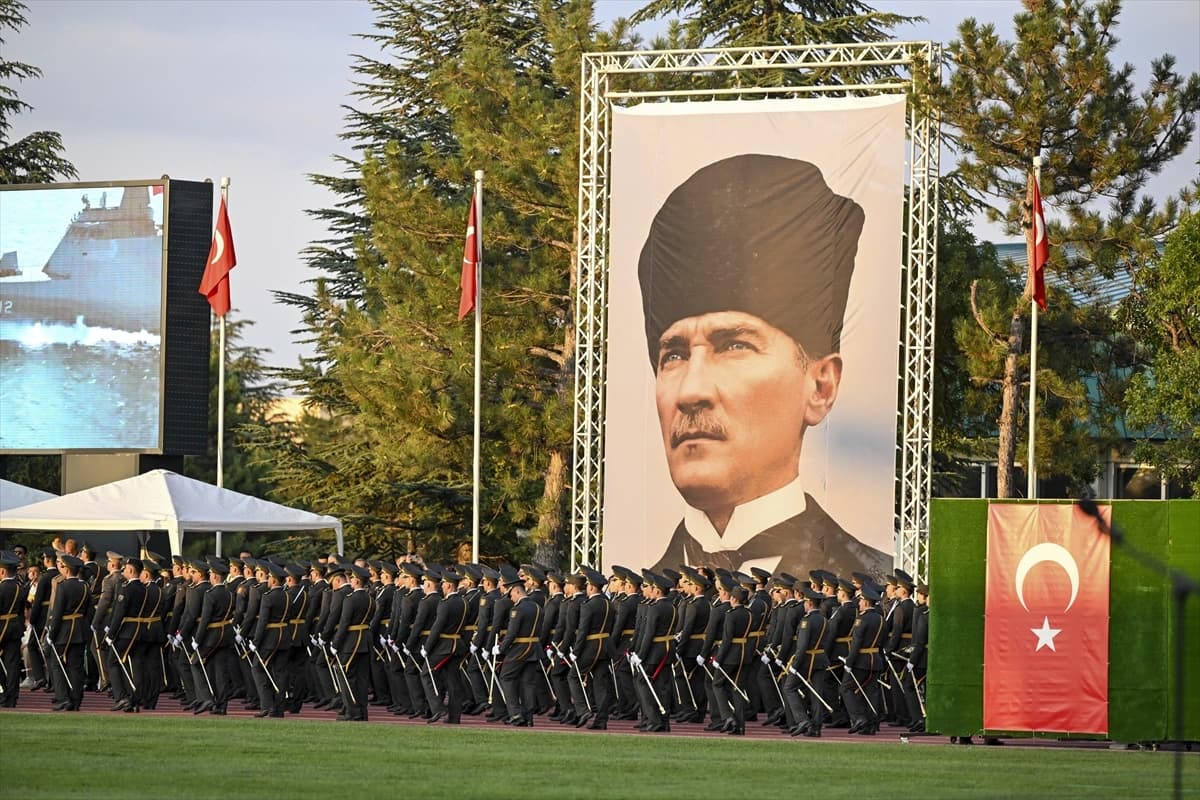 Türk Silahlı Kuvvetleri'ne taze kan | Genç Teğmenler ordu saflarına katıldı