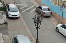 Kaldırımdaki araçlara ceza kesen polisin açığa alınmasını istedi