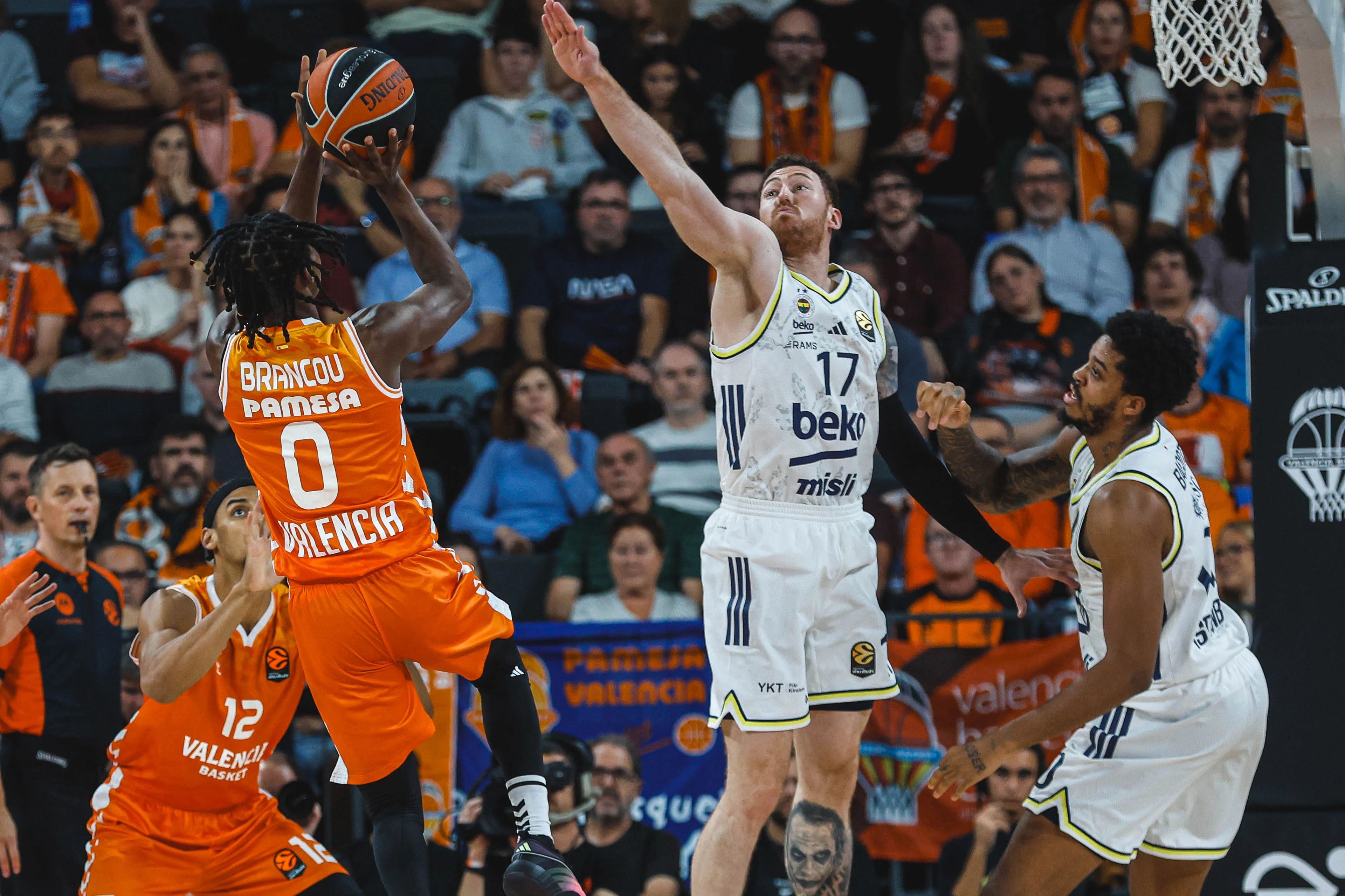 Galibiyet serisi İspanya'da kaldı: Fenerbahçe, EuroLeague'de çift maç haftasına mağlubiyetle başladı