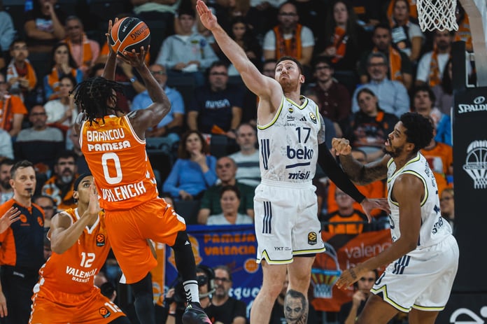 Galibiyet serisi İspanya'da kaldı: Fenerbahçe, EuroLeague'de çift maç haftasına mağlubiyetle başladı