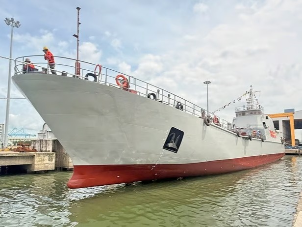 Vietnam, ilk yerli Amfibi çıkarma gemisini denize indirdi