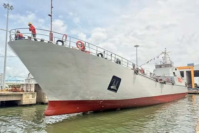 Vietnam, ilk yerli Amfibi çıkarma gemisini denize indirdi