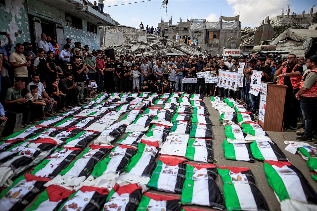 Gazze'de yas günü: 100 şehit için cenaze töreni 