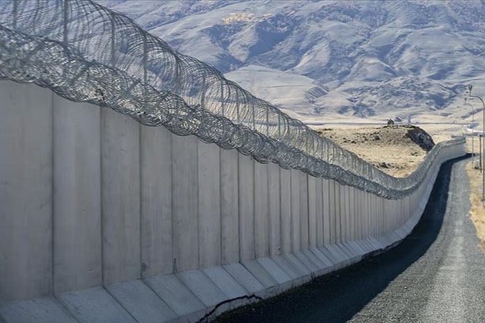 İran'dan 400 km'lik güvenlik duvarı hamlesi