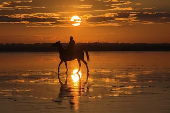 Güneş'in Tuz Gölü'ndeki dansı hayran bırakıyor
