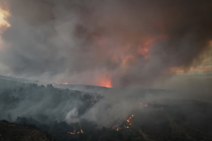 Çanakkale Gelibolu yanıyor: Tarihi alanlara girişler kapataıldı