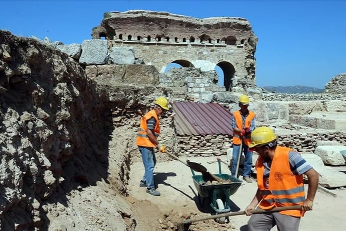 Tralleis Antik Kenti'ndeki 2 bin yıllık havuz yeniden suyla dolacak