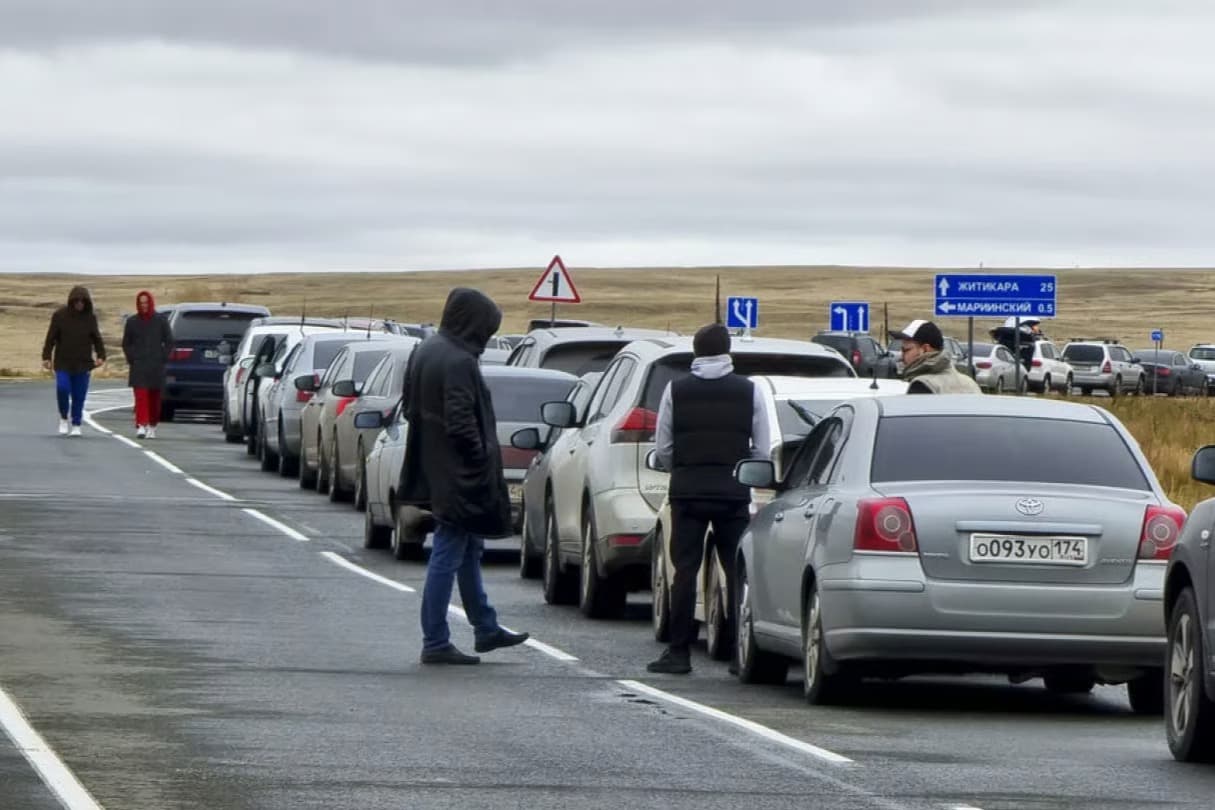 Kazakistan akaryakıt kaçakçılığını önlemek için Rusya ile sınır geçişlerine günlük sınırlama getirdi