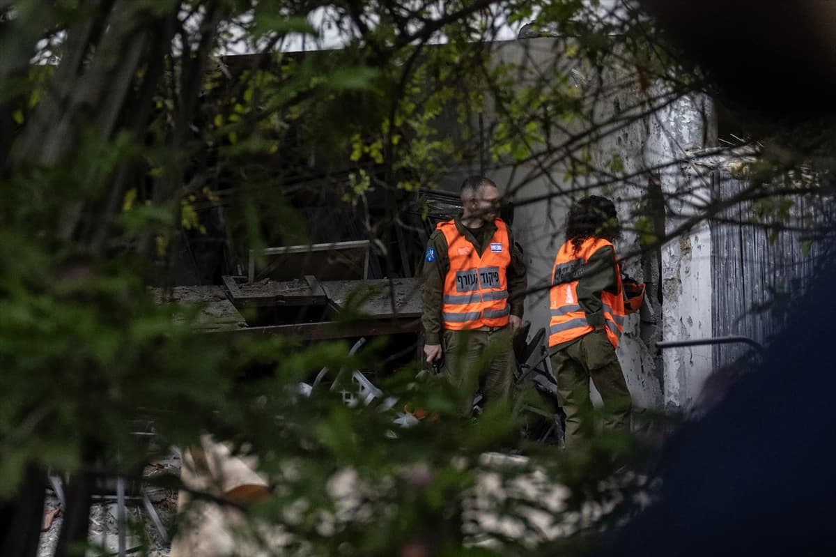 İran’ın İsrail’e yönelik misilleme saldırısında Tel Aviv yakınlarında hasar oluştu