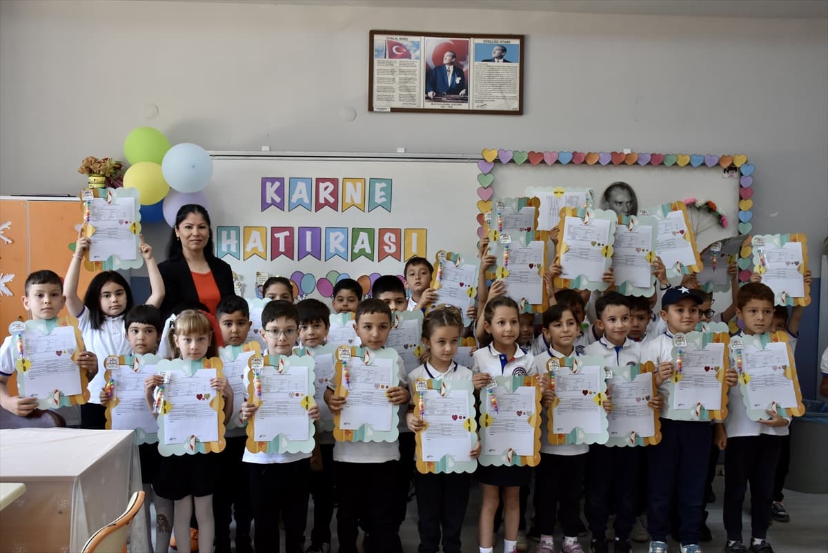 Öğrencilerin karne heyecanı