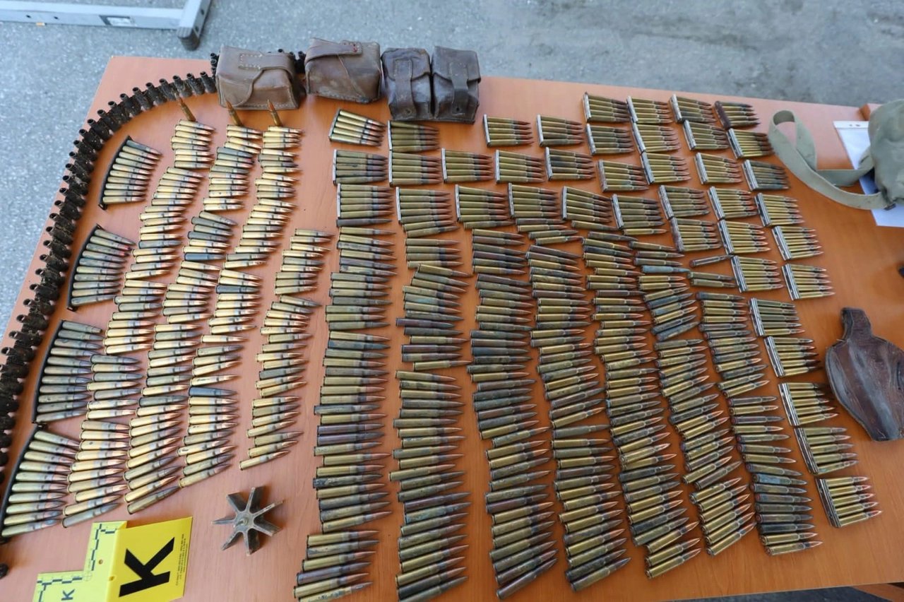 Kosova'da toplu mezarda silahlar ve mühimmatlar bulundu