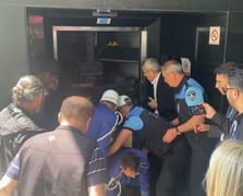 İlhan Şeşen’in cenazesi asansörde mahsur kaldı