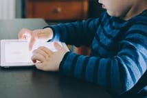 Çocuklara yönelik zararlı sosyal medya içerikleri mahkeme kararı olmadan kaldırılabilecek