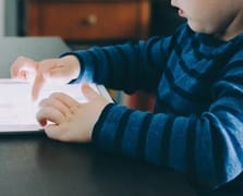 Çocuklara yönelik zararlı sosyal medya içerikleri mahkeme kararı olmadan kaldırılabilecek