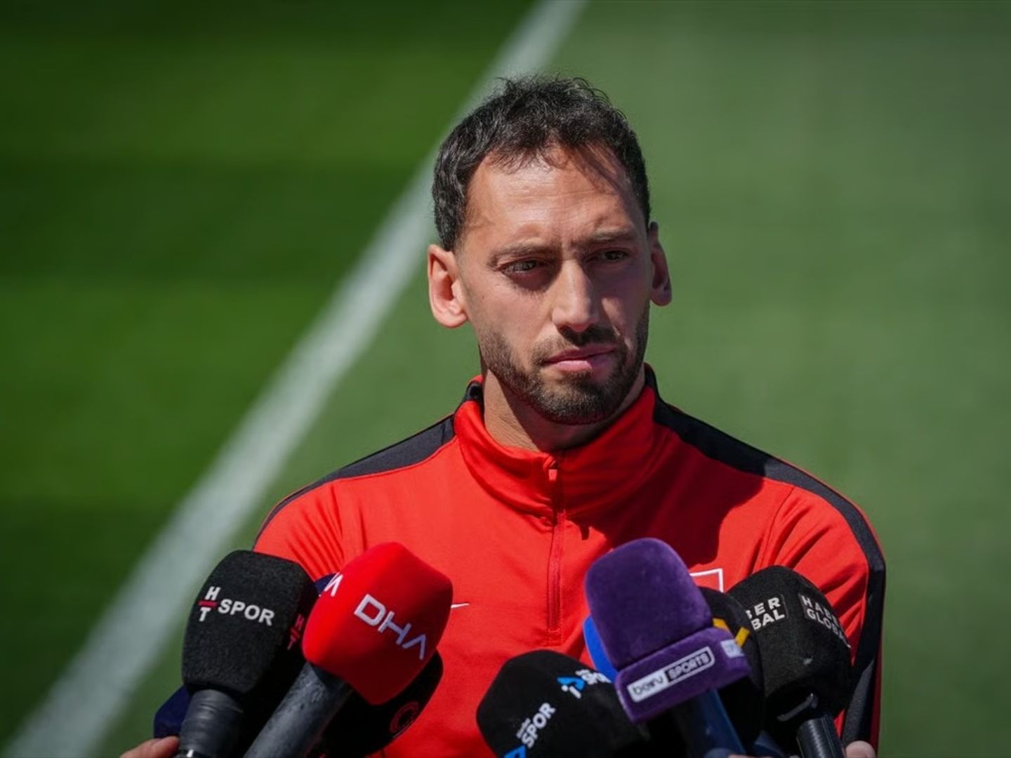 Hakan Çalhanoğlu'nu kızdıran soru! Avustralyalı gazeteciye ağzının payını verdi 