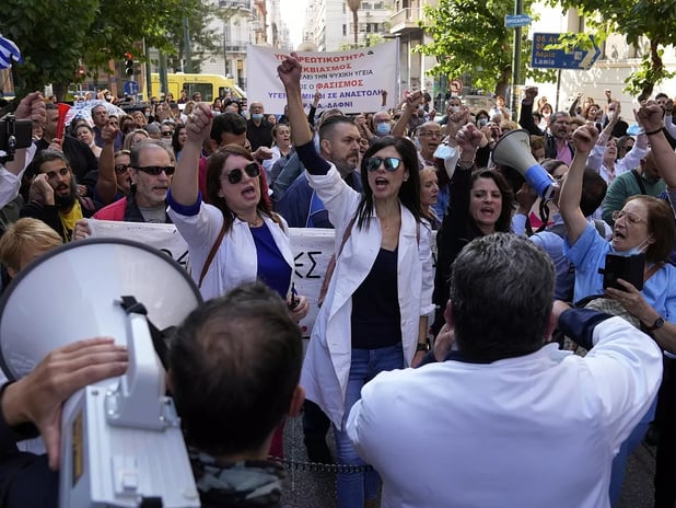 Yunanistan'da doktorlar 48 saatlik greve çıktı