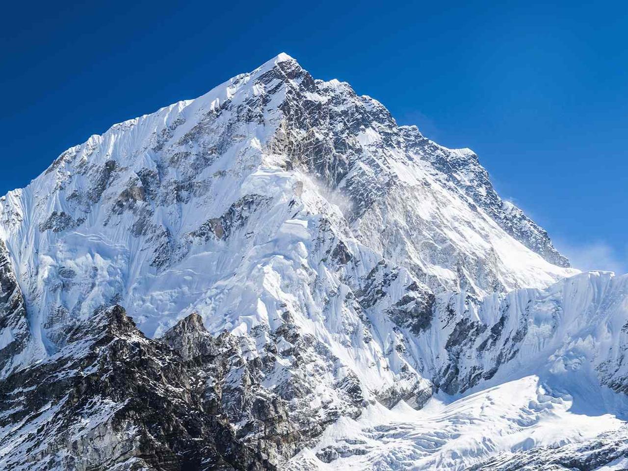Everest'te dağcılar mahsur kaldı