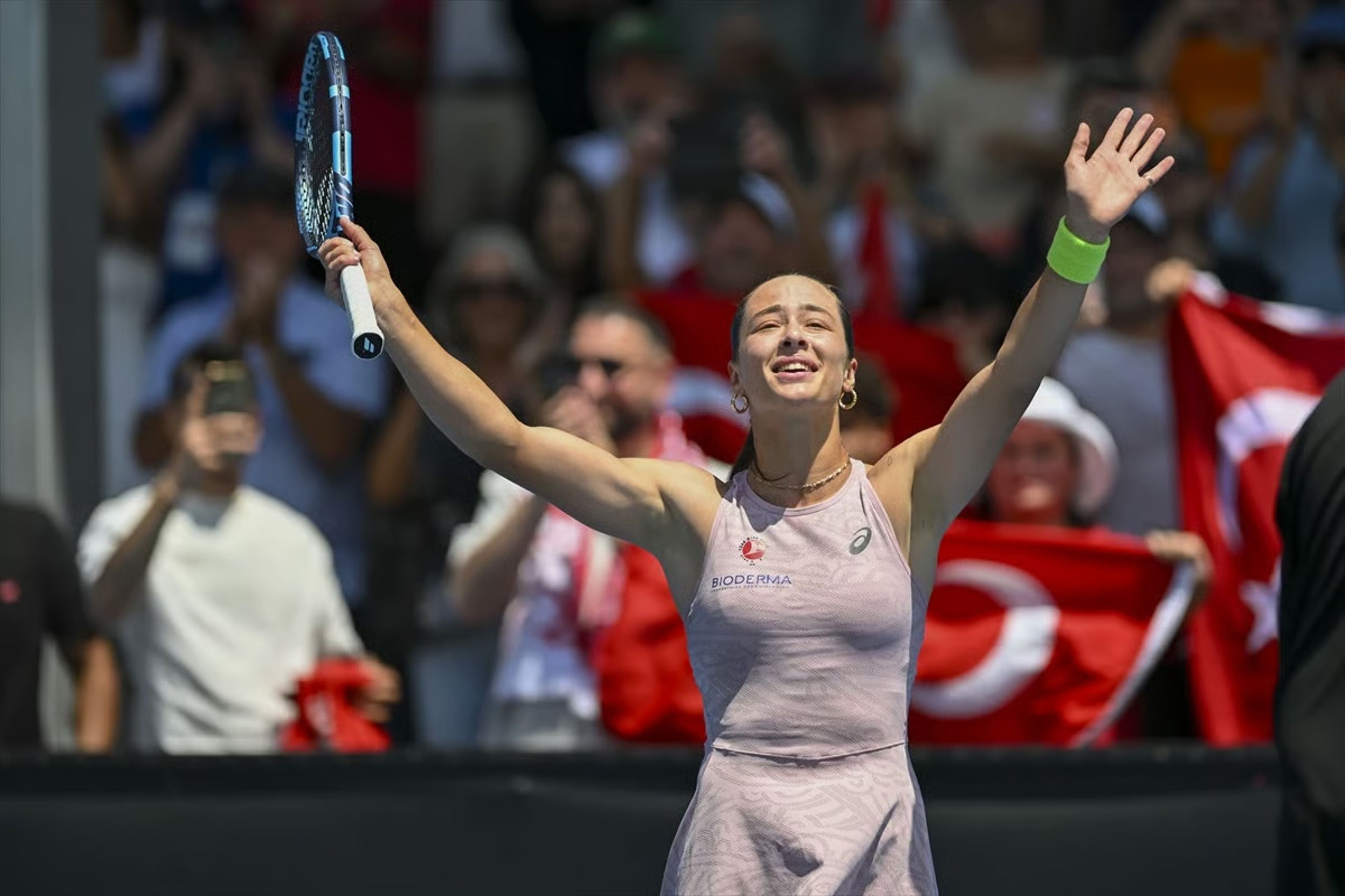 Avustralya Açık’ta Türk rüzgarı: Zeynep Sönmez Melbourne’de tarih yazdı