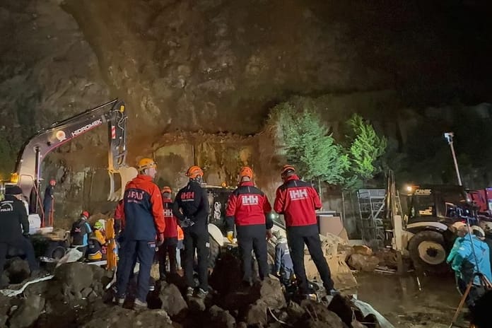Samsun’da oto yıkamacıda meydana gelen heyelanda 3 kişi hayatını kaybetti