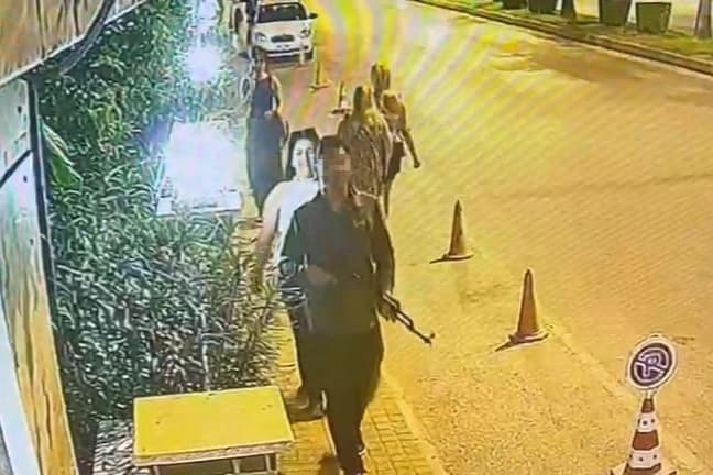 Oyuncak tüfekle sokakta dolaştı: Gözaltına alındı
