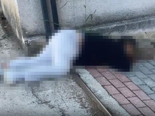 Eşini sokak ortasında silahla öldürdü 