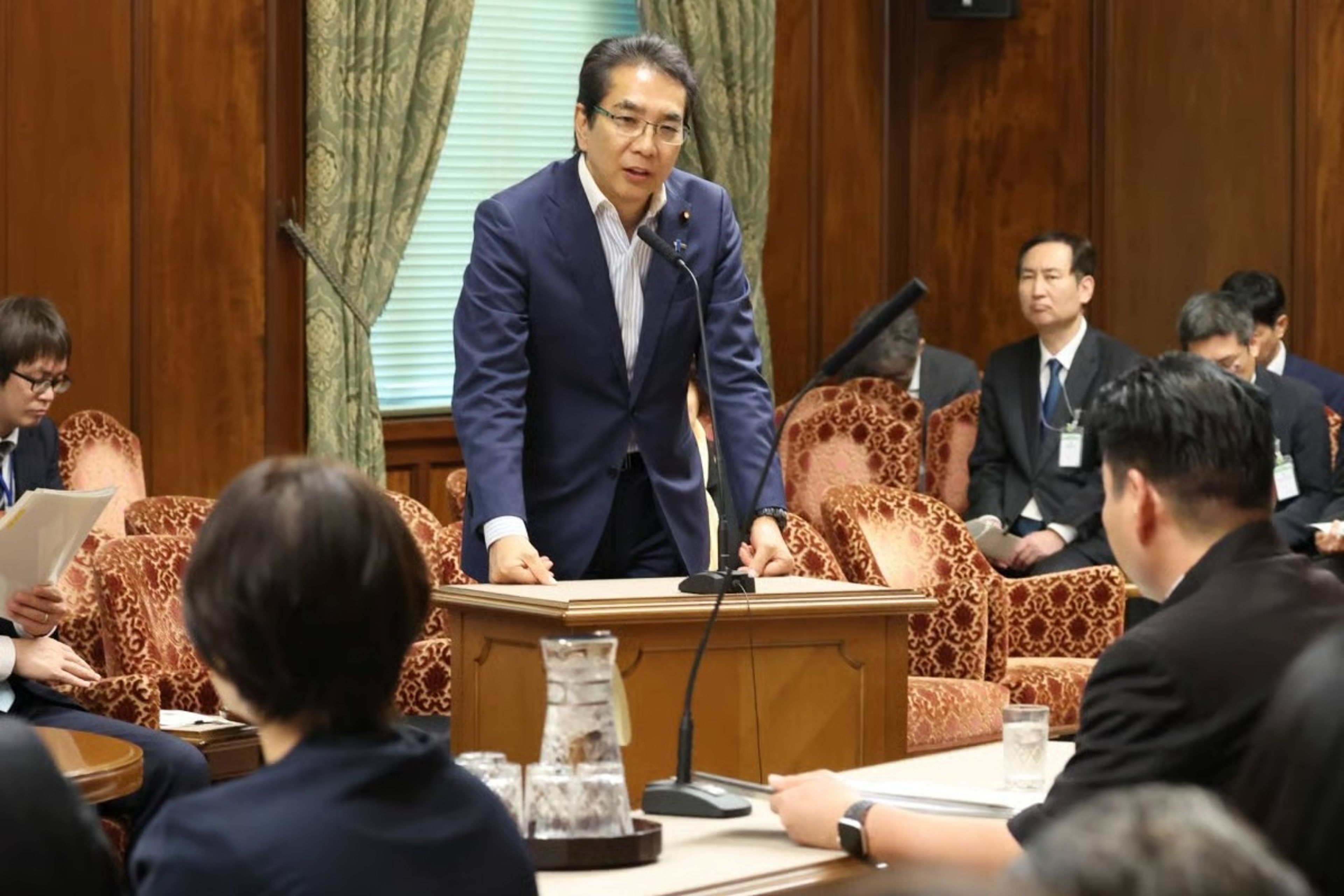 Japonya'da hediye pirinç kabul ettiğini açıklayan tarım bakanı istifa etti