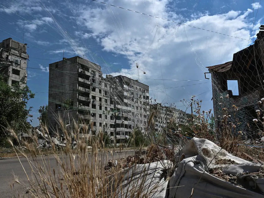 Russian Strikes Kill at Least 20 in Ukraine