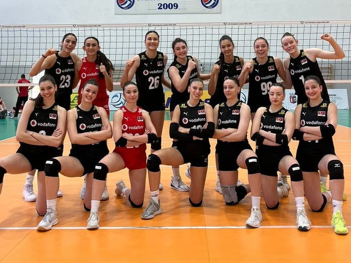 19 Yaş Altı Kadın Voleybol Milli Takımı, Balkan Şampiyonası'nda Kuzey Makedonya'yı mağlup ederek yarı finali garantiledi