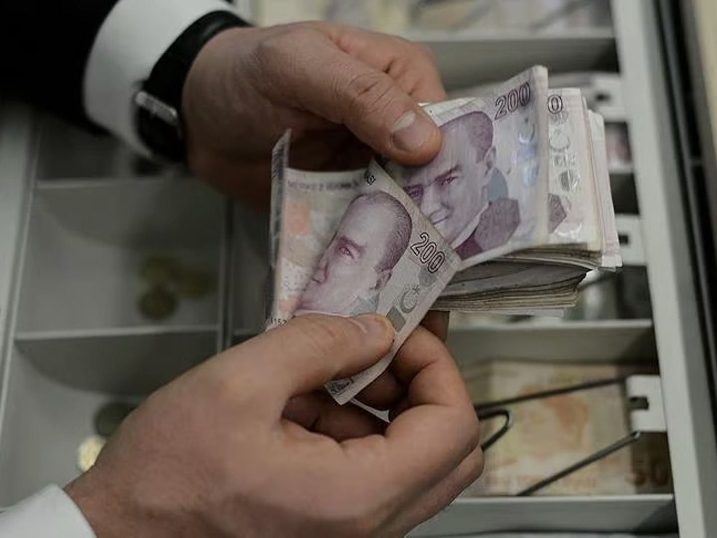 Yargıtay'dan emekli maaşlarını artıracak emsal karar: Şartları uyanlara geriye dönük SSK maaş farkı ödenecek!