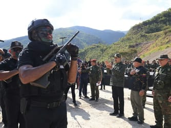 U.S.–Venezuela Tensions Rise As Warships Enter Caribbean