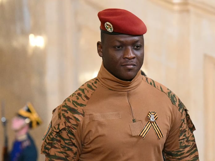 Burkina Faso lideri Traore'den demokrasi çıkışı