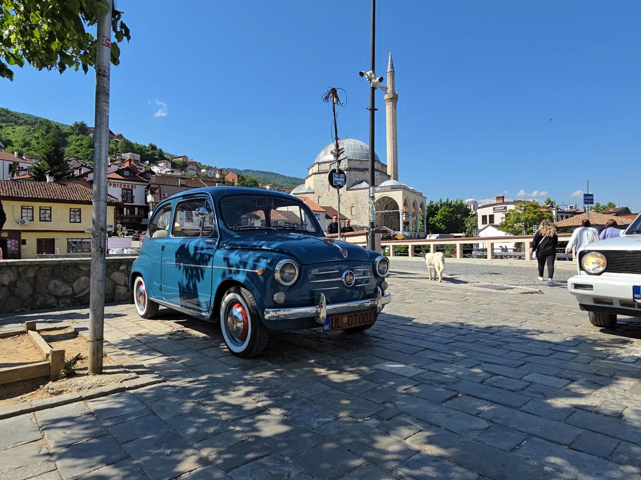 Kosova'da klasik otomobil festivali