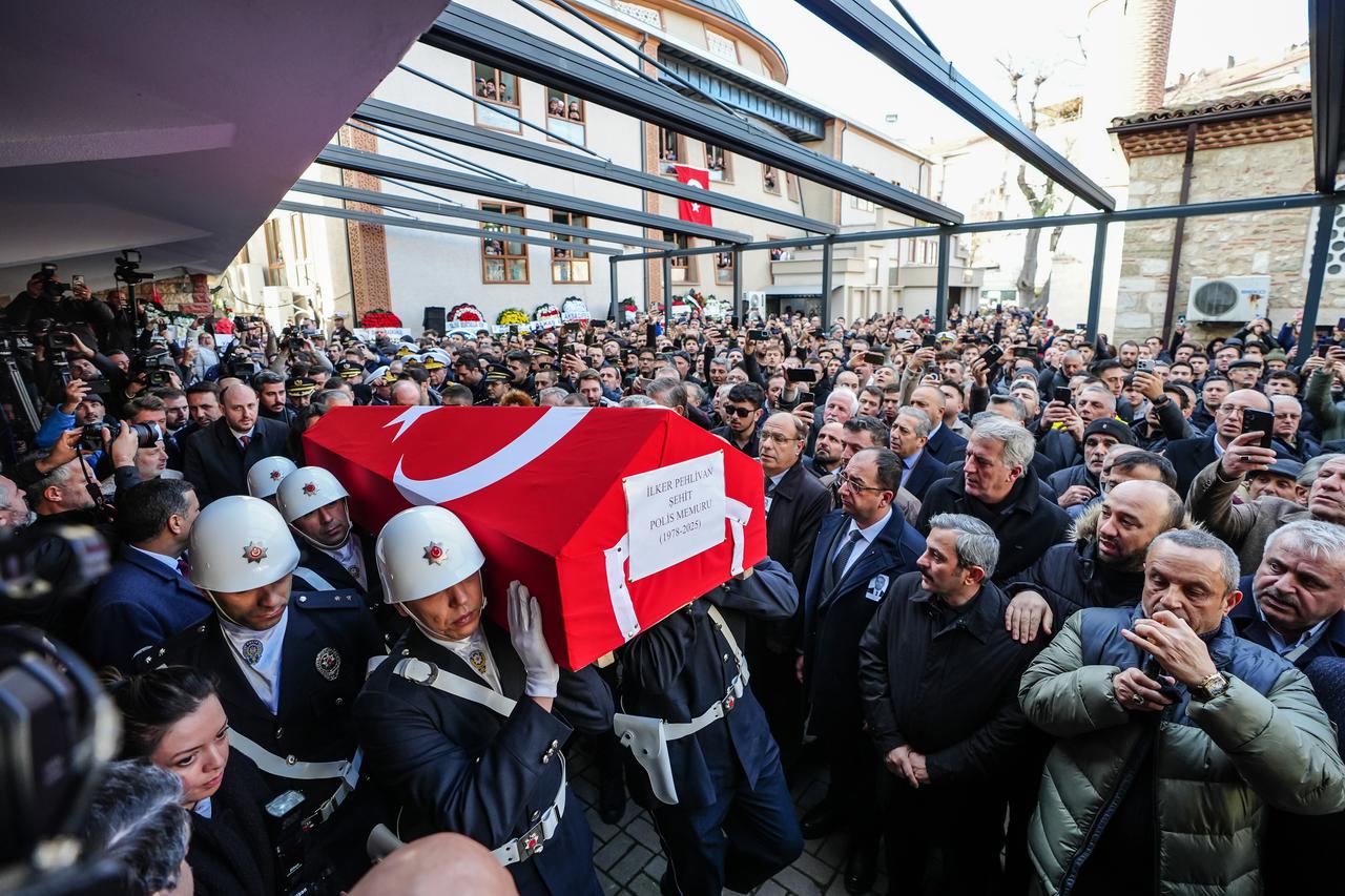 Şehitler son yolculuklarına uğurlandı: Gözyaşları sel oldu