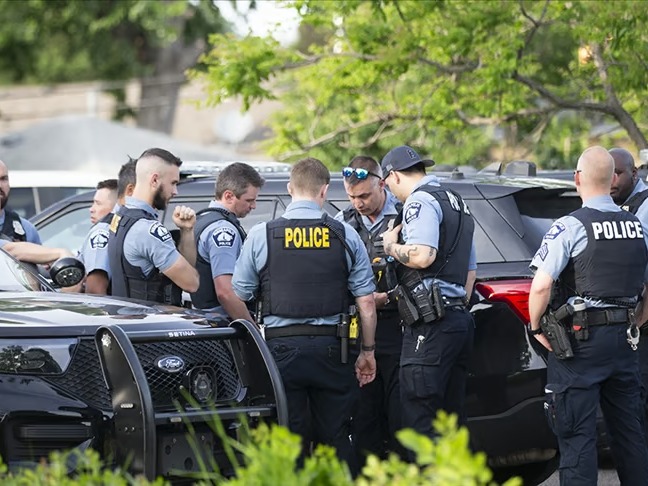 Minnesota'da polis kılığında suikast