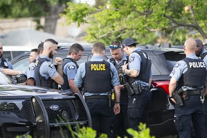 Minnesota'da polis kılığında suikast