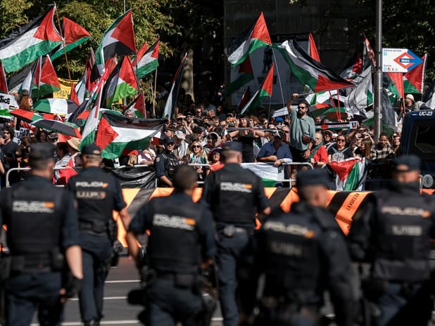 İspanya Bisiklet Turu La Vuelta'nın Madrid finali, Filistin'e destek gösterileri nedeniyle yarıda kesildi