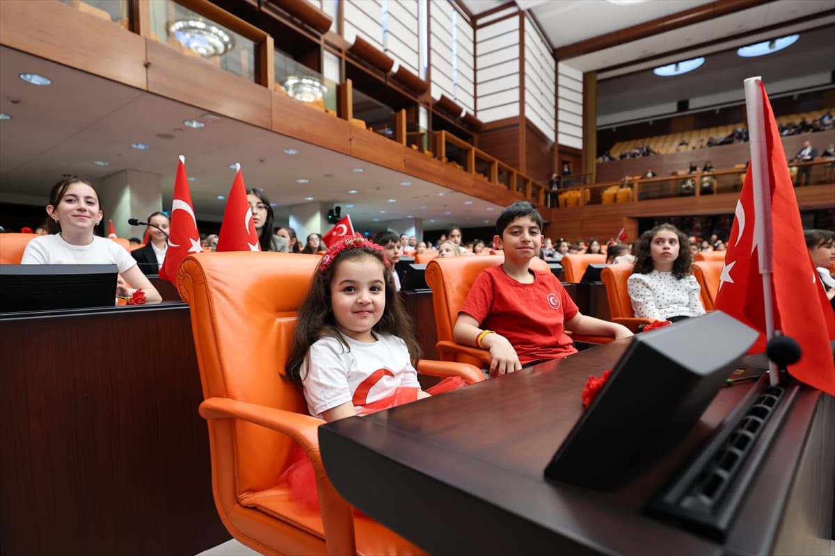 Gazi Meclis’te çocukların günü: "Savaş, korku ve gözyaşı istemiyoruz"