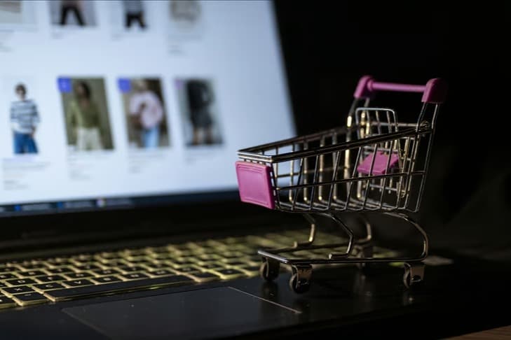 Türkiye'de e-ticarete kişi başı 276,7 dolar harcandı
