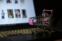 Türkiye'de e-ticarete kişi başı 276,7 dolar harcandı