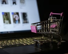 Türkiye'de e-ticarete kişi başı 276,7 dolar harcandı