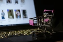 Türkiye'de e-ticarete kişi başı 276,7 dolar harcandı