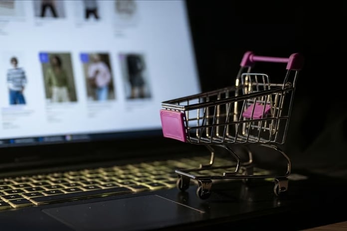 Türkiye'de e-ticarete kişi başı 276,7 dolar harcandı