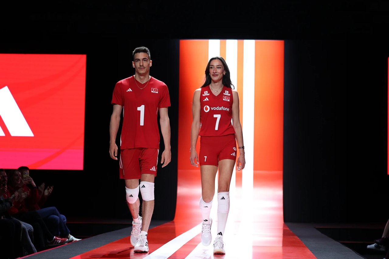 Milli voleybolcular podyumda