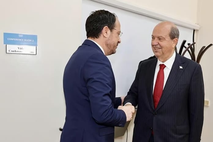 KKTC Cumhurbaşkanı GKRY lideri ile ara bölgede görüştü