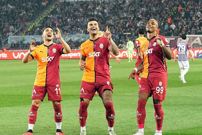 Galatasaray, Trabzonspor deplasmanında 2 golle galip gelerek şampiyonluğu 1 puana bıraktı