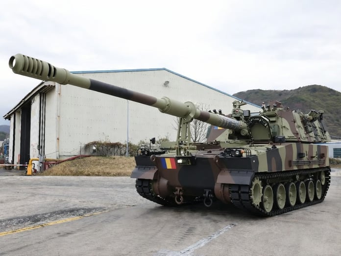 Romanya için üretilen ilk K9 Thunder obüsü üretim hattından çıktı