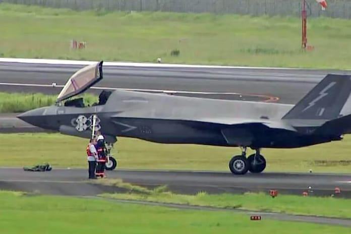 İngiltere’ye Ait F-35B Japonya’da teknik sorun Nedeniyle beklemede