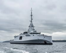 Fransız Donanması ilk FDI fırkateynini teslim aldı