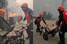 Alevlerin arasında kalan engelli vatandaş ekipler tarafından kurtarıldı