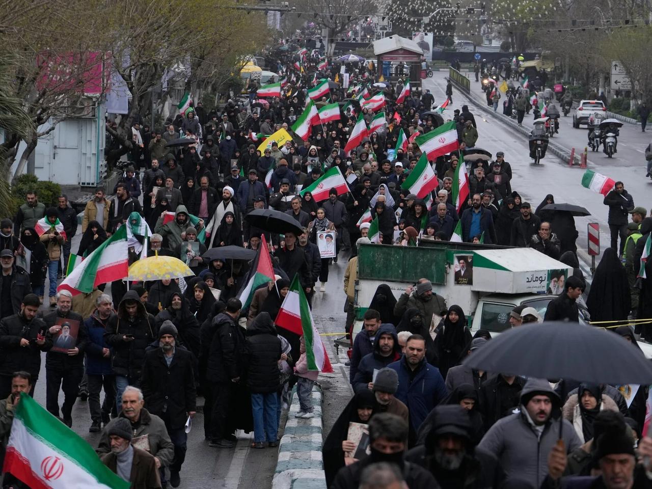 Tahran’da miting sırasında patlama